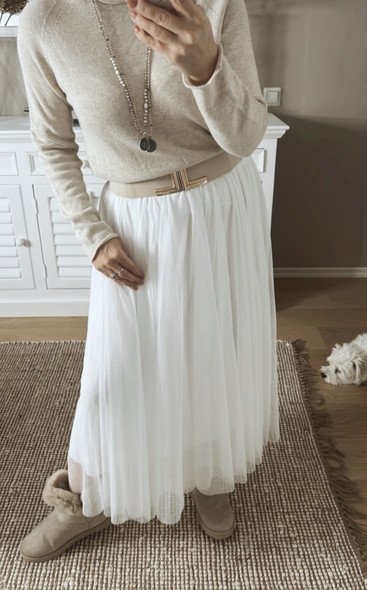 CARLA TYLLIHAME VALKOINEN