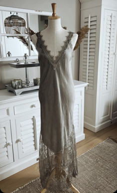 NADJA SATIINIMEKKO TAUPE