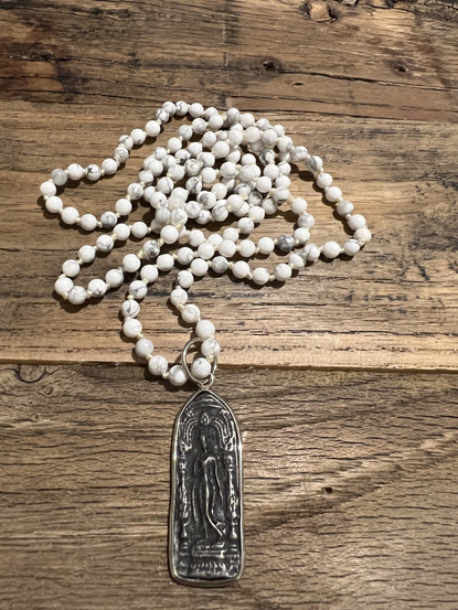 BUDDHA KAULAKORU VALKOINEN