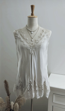 CORINNE SATIN TOP BEIGE