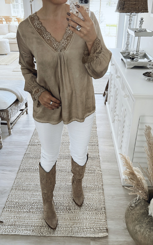 AMY SATIINIPUSERO VAALEA KAMELI