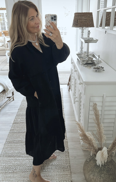 ISADORA PELLAVAMEKKO MUSTA