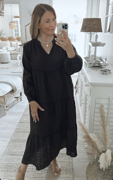 ISADORA PELLAVAMEKKO MUSTA