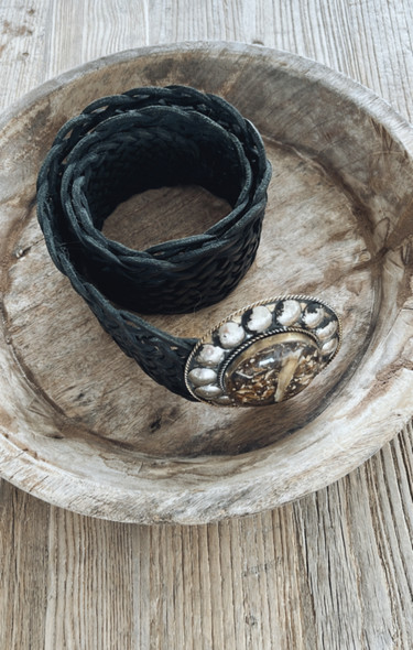 BOHO PUNOTTU NAHKAVYÖ MUSTA