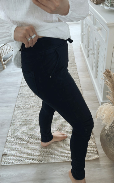 JOGGER PANTS BLACK