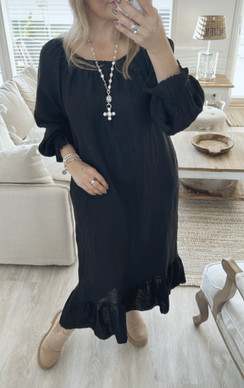 LISBETH PELLAVAMEKKO MUSTA