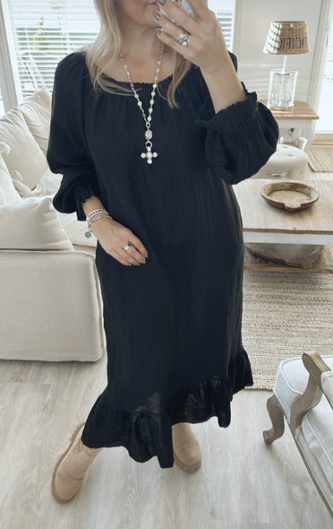 LISBETH PELLAVAMEKKO MUSTA