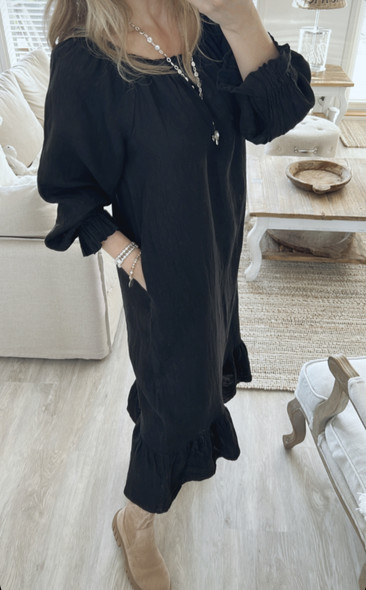 LISBETH PELLAVAMEKKO MUSTA