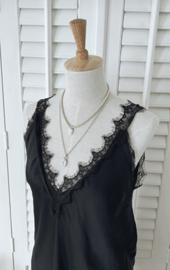 DAISY SATIINIMEKKO MUSTA