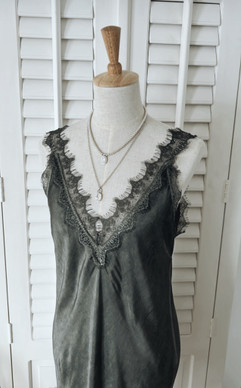 DAISY SATIINIMEKKO KHAKI