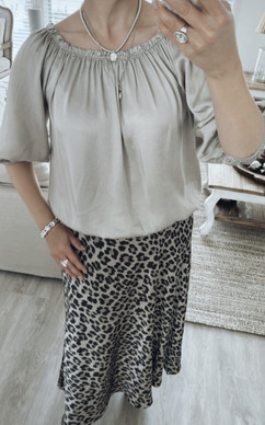 GIGI SATIINIPUSERO BEIGE