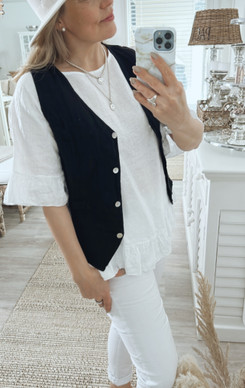 NICOLE PELLAVALIIVI MUSTA