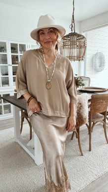 KELLY SATIINIHAME PITSILLÄ KAMELI