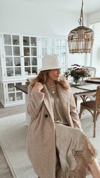 BERNILLA TAKKI BEIGE