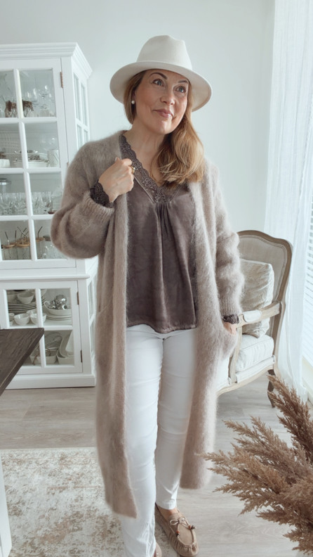 AMY SATIINIPUSERO RUSKEA