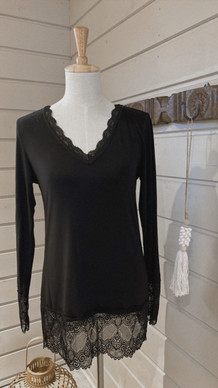 CLARISSA PUKEUTUMISPUSERO MUSTA