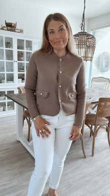 ANTONIETTA NEULETAKKI KAMELI