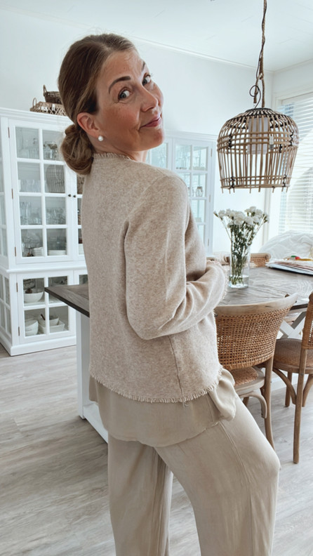 MARION NEULETAKKI KAMELI