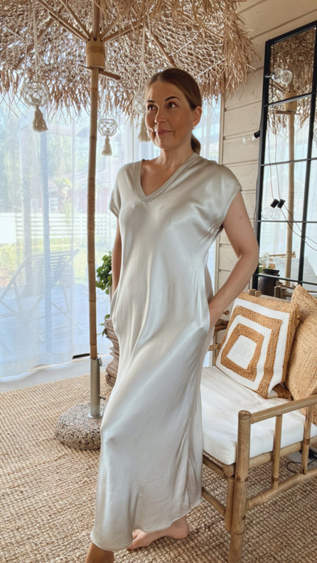 JULIETTE SILKKI-SATIINIMEKKO BEIGE