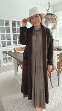 SARAH BUKLEE NEULETAKKI RUSKEA