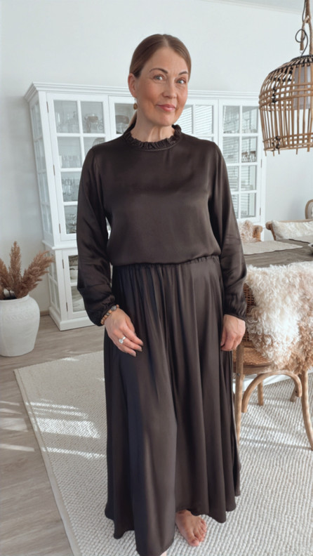 AUBREY SATIINIPUSERO RUSKEA