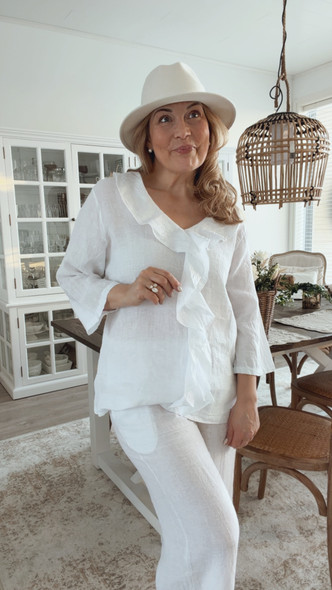 ALEXANDRA PELLAVAPAITA VALKOINEN