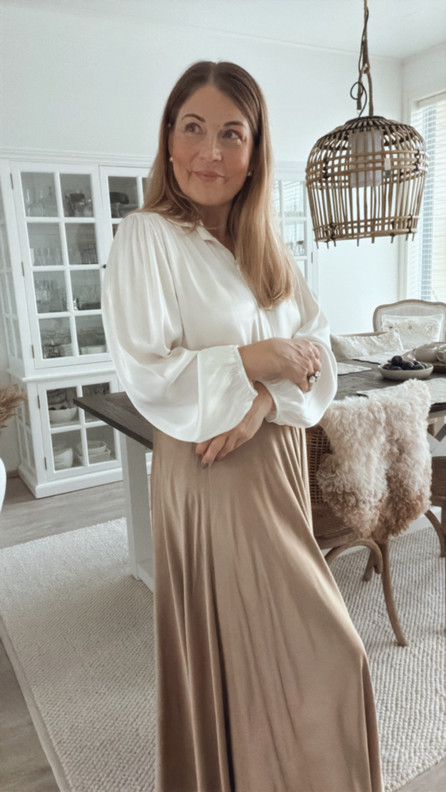 BEATRIZ SATIINIPUSERO LUONNONVALKOINEN