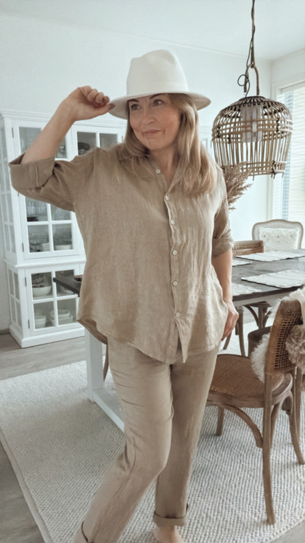 LINDSAY PELLAVAJOGGERIT KASHMIRE