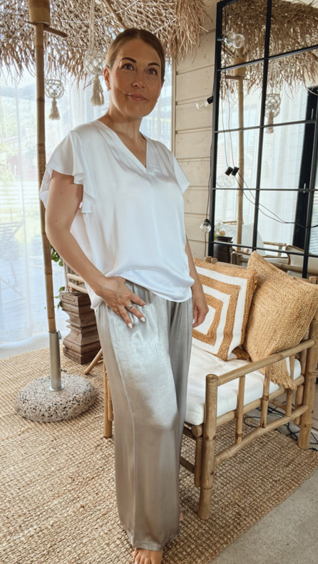 STEFANIA SATIINITEEPPARI VALKOINEN