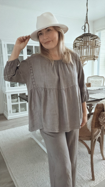 CASSANDRA PELLAVAPAITA TAUPE