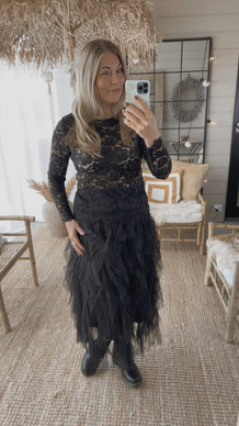 ROMA TYLLIHAME MUSTA