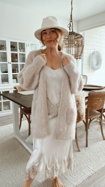 MADDIE SATIINITOPPI BEIGE