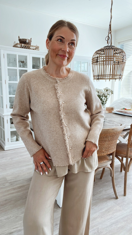 MARION NEULETAKKI KAMELI