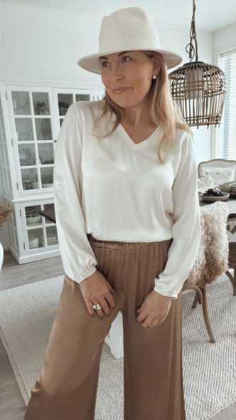 CHLOE SATIINIPUSERO LUONNONVALKOINEN