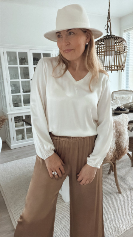 CHLOE SATIINIPUSERO LUONNONVALKOINEN