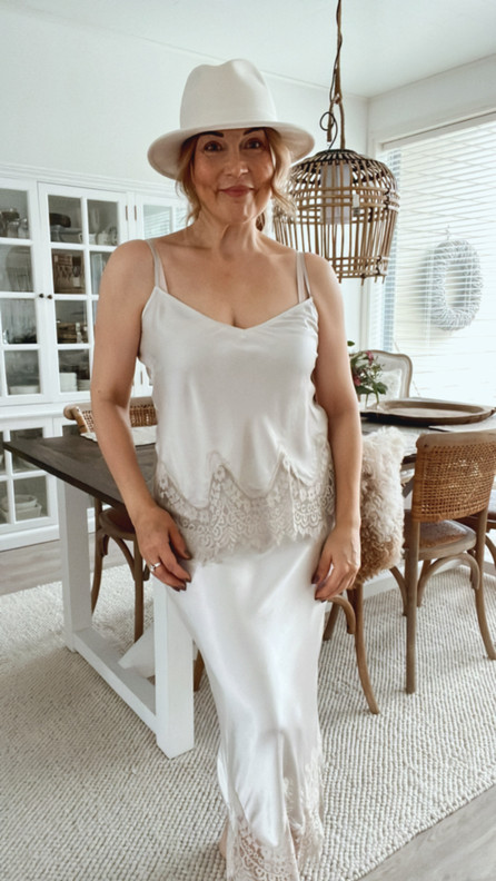 MADDIE SATIINITOPPI BEIGE