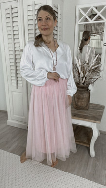 CARLA TYLLIHAME VAALEANPUNAINEN