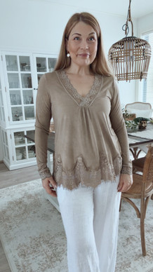 VIVIENNE PUKEUTUMISPUSERO KAMELI