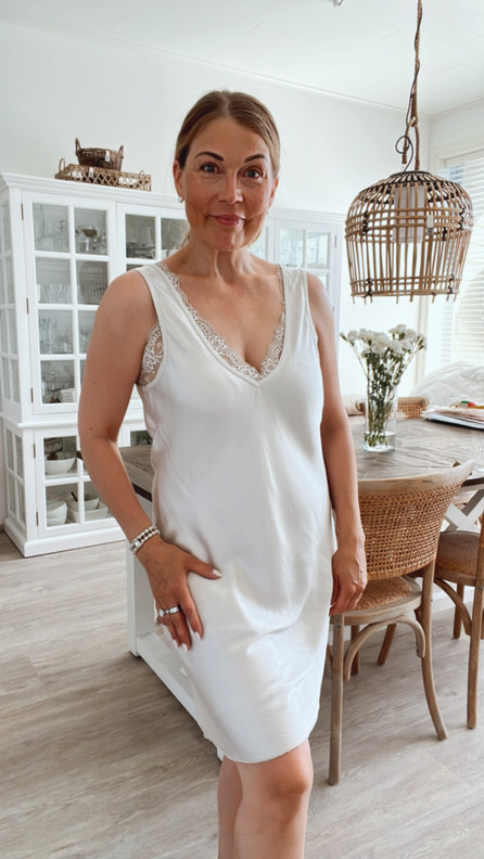 VIOLETTA SATIINIMEKKO BEIGE