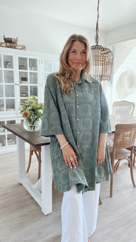 MARINA BRODEERATTU PUUVILLAMEKKO KHAKI PLUS KOKO