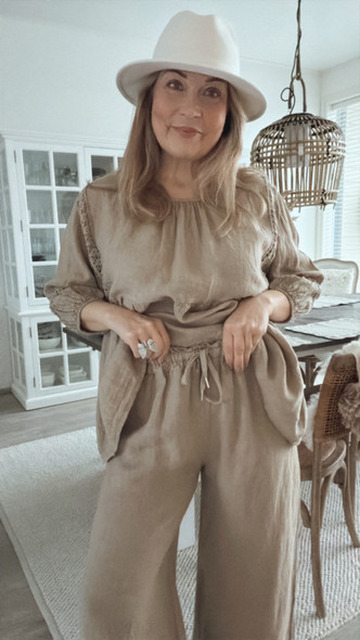 MIRIAM PELLAVAHOUSUT KASHMIR