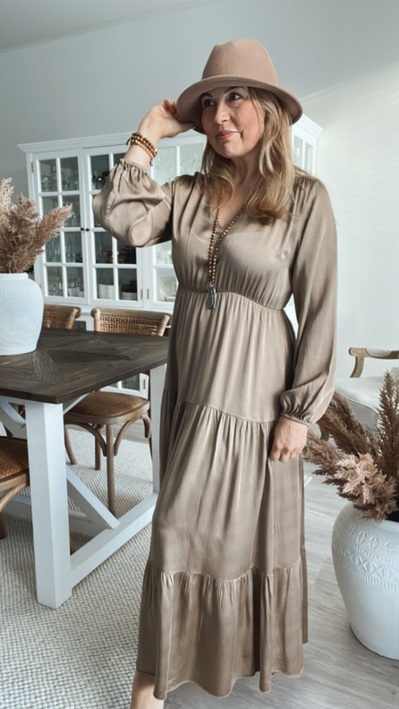 EMILY SILKKI-SATIINIMEKKO KAMELI