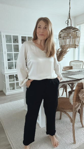 LINDSAY PELLAVAJOGGERIT MUSTA