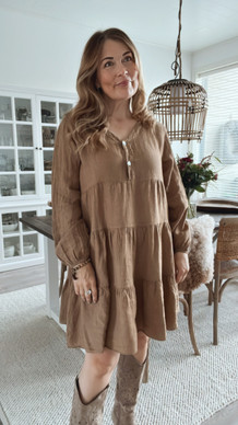 HAZEL PELLAVAMEKKO KAMELI