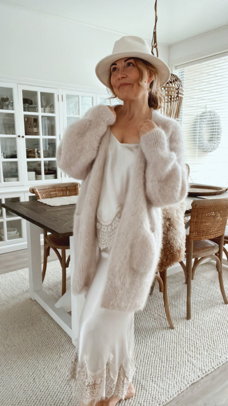 MADDIE SATIINITOPPI BEIGE