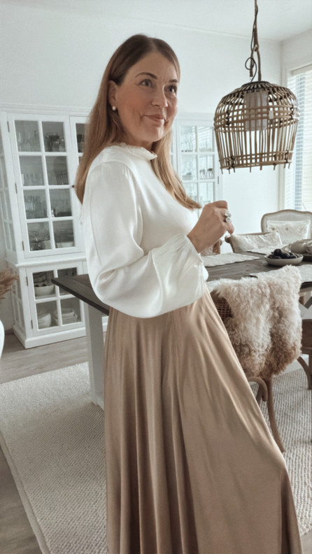 AUBREY SATIINIPUSERO LUONNONVALKOINEN