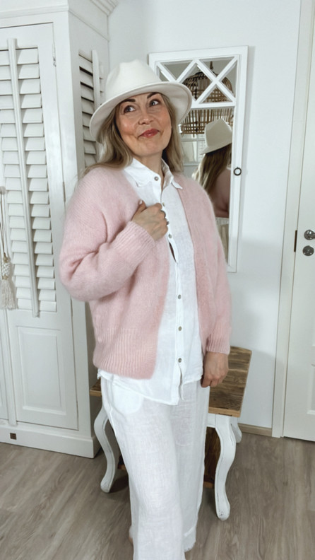 DIANNA MOHAIRNEULETAKKI ROOSA