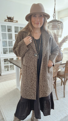 ADELIA TAKKI  RUSKEA