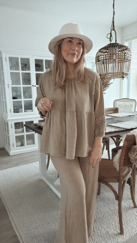 MIRIAM PELLAVAHOUSUT KASHMIR