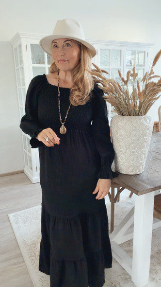 ANGELINA PELLAVAMEKKO MUSTA